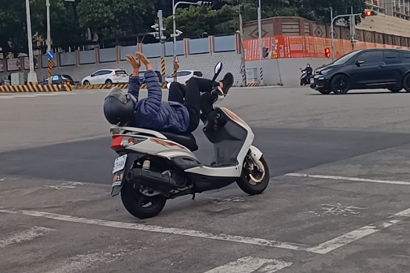 20221019 061618 u16224 m802330 1e00 orig